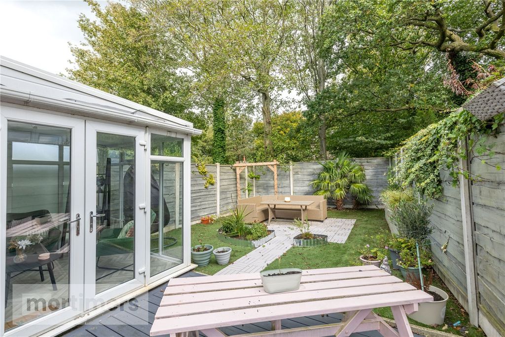 Property photo 3 of 19 Garden