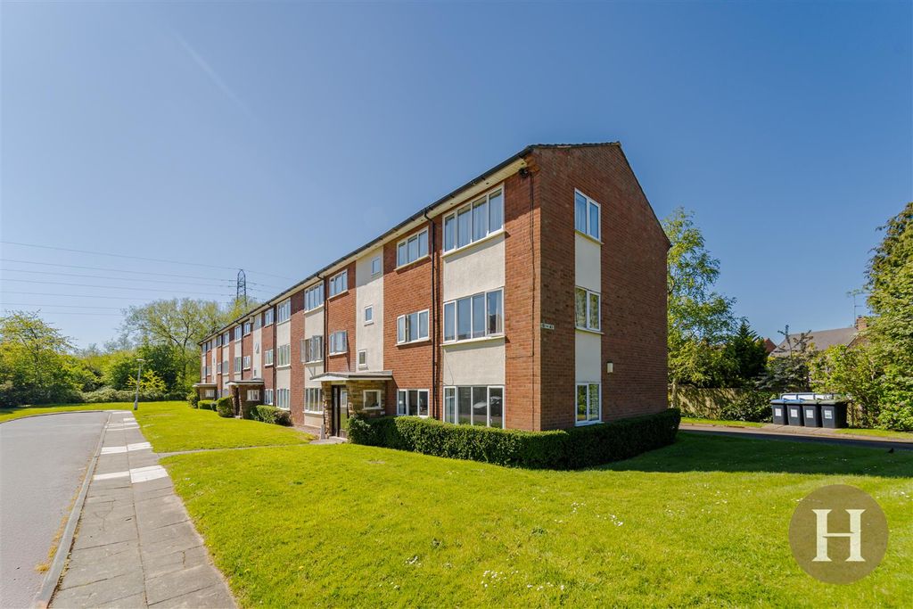 Property photo 2 of 12 Hadleigh Estate Agents-18.Jpg
