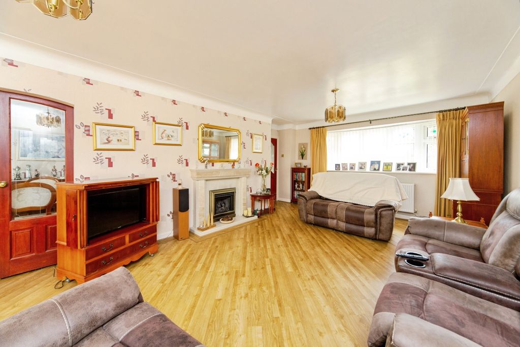 Property photo 3 of 23 Pbox-Img.Jpg