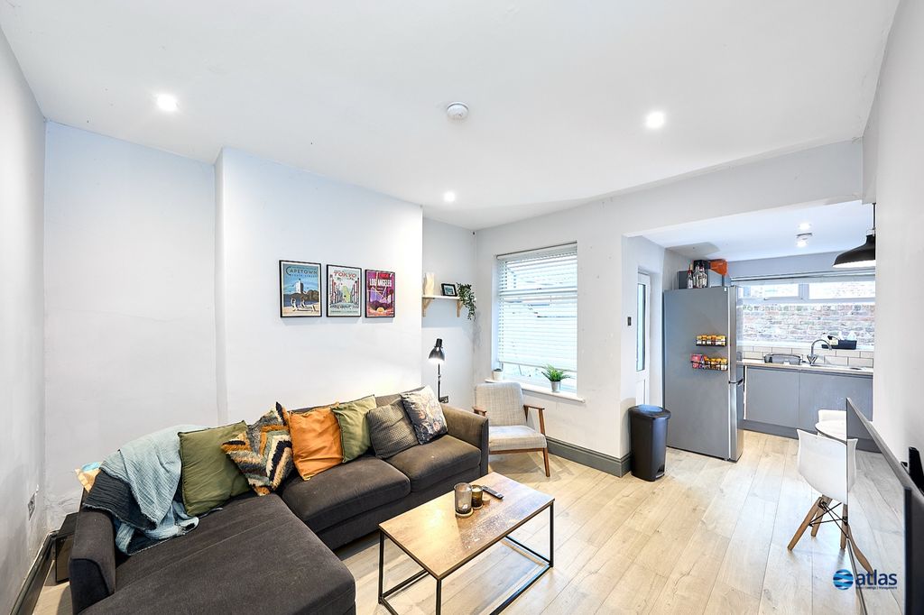 Property photo 2 of 15 Rear Lounge