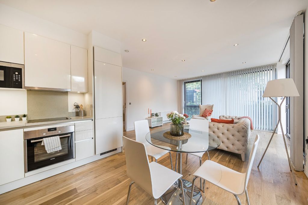 Property photo 2 of 15 Picture No. 32