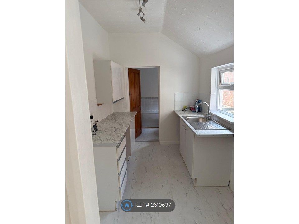 Property photo 2 of 7 Kitchen