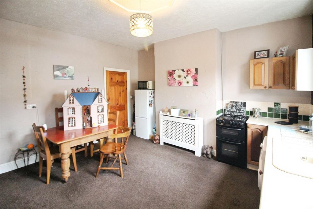 Property photo 3 of 11 Kitchen/Diner
