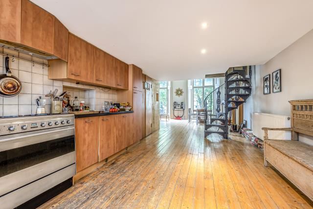 Property photo 3 of 12 Kitchen