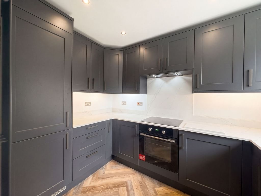 Property photo 1 of 11 Kitchen