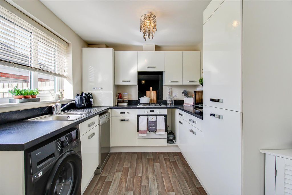 Property photo 3 of 15 Kitchen/Diner