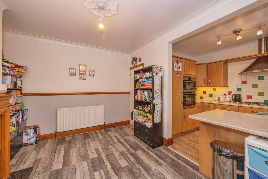 Property photo 2 of 21