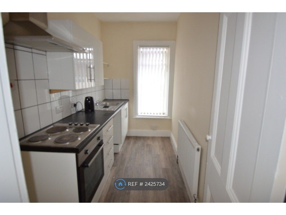 Property photo 3 of 7 Kitchen