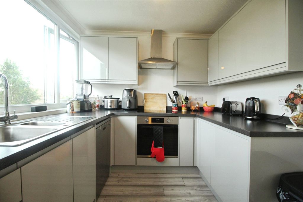 Property photo 3 of 13 Modern Kitchen