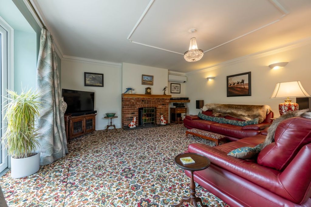Property photo 2 of 29