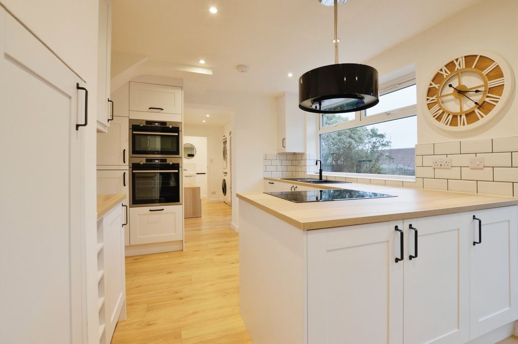 Property photo 2 of 20 Kitchen
