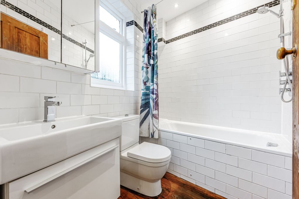 Property photo 3 of 10 Bathroom