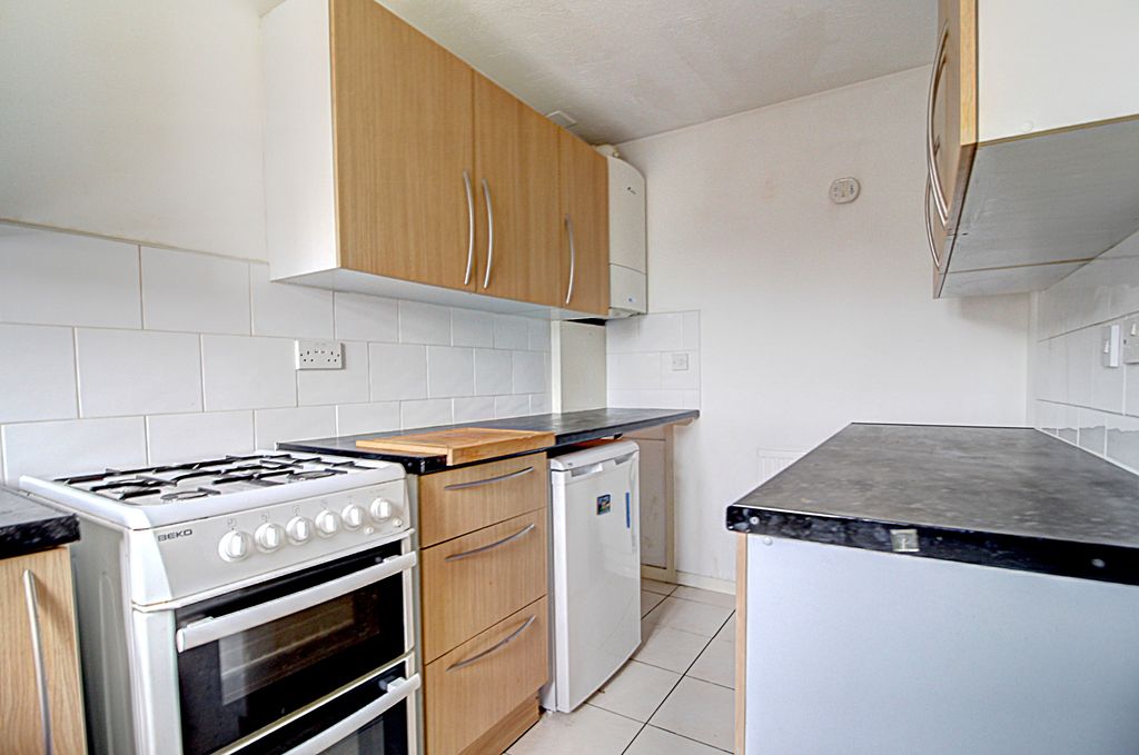 Property photo 3 of 10 Kitchen