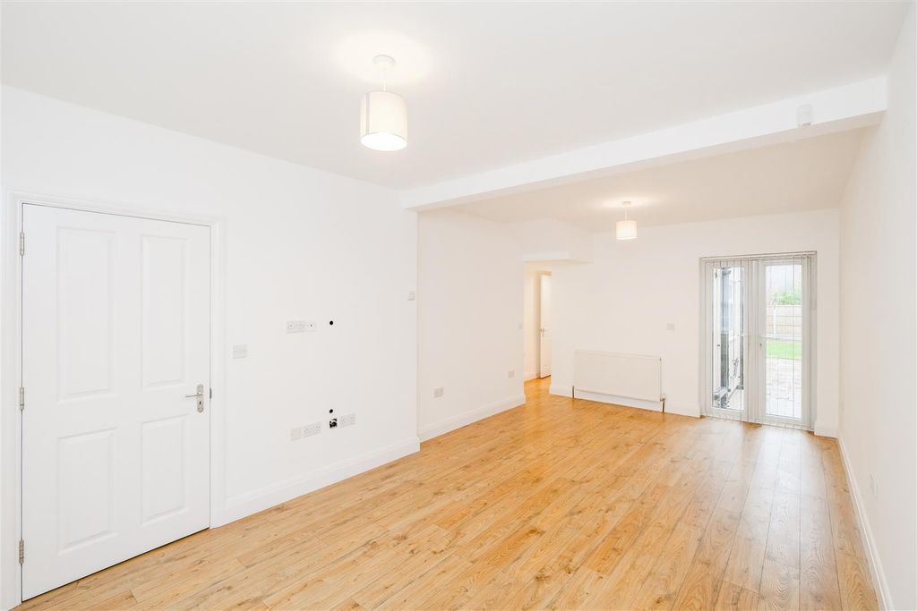 Property photo 2 of 40