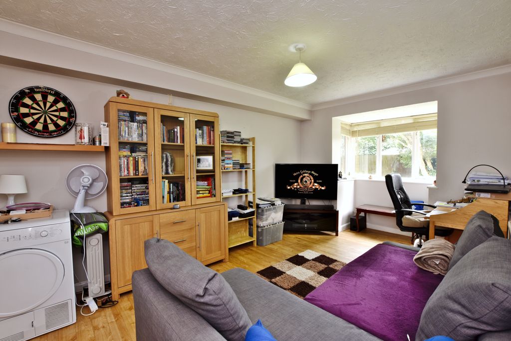 Property photo 3 of 6 Living Room