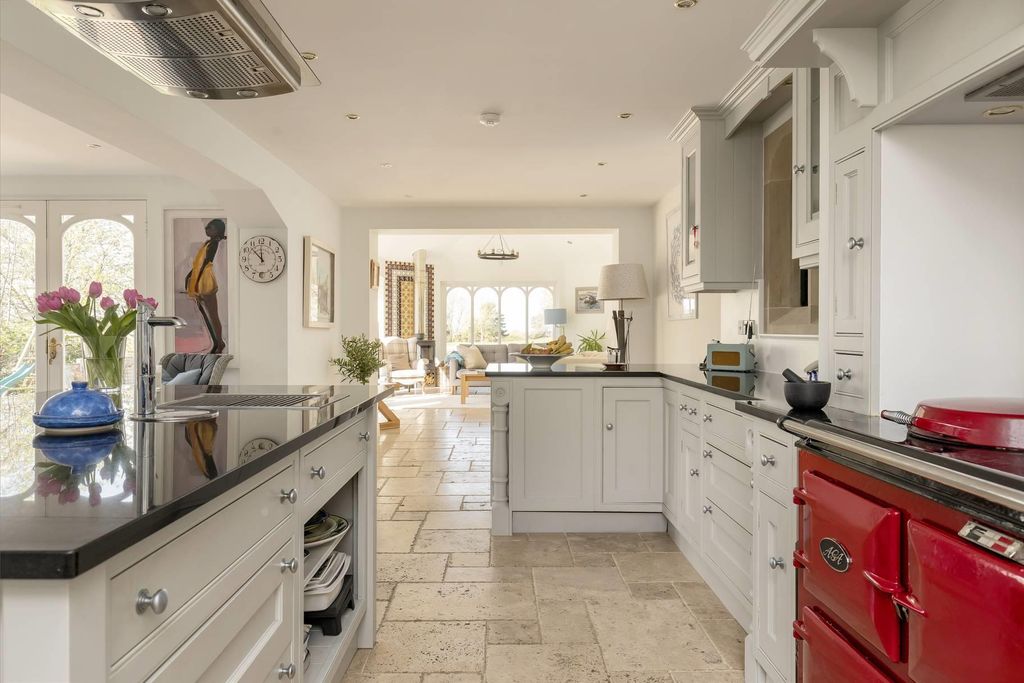 Property photo 3 of 27 Image