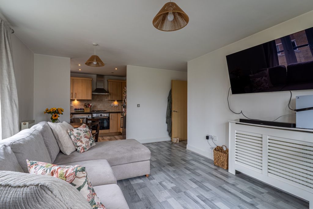 Property photo 2 of 18 5232802
