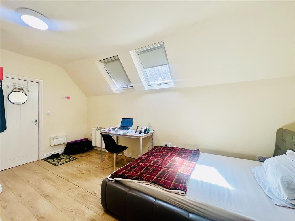 Property photo 3 of 7 Studio
