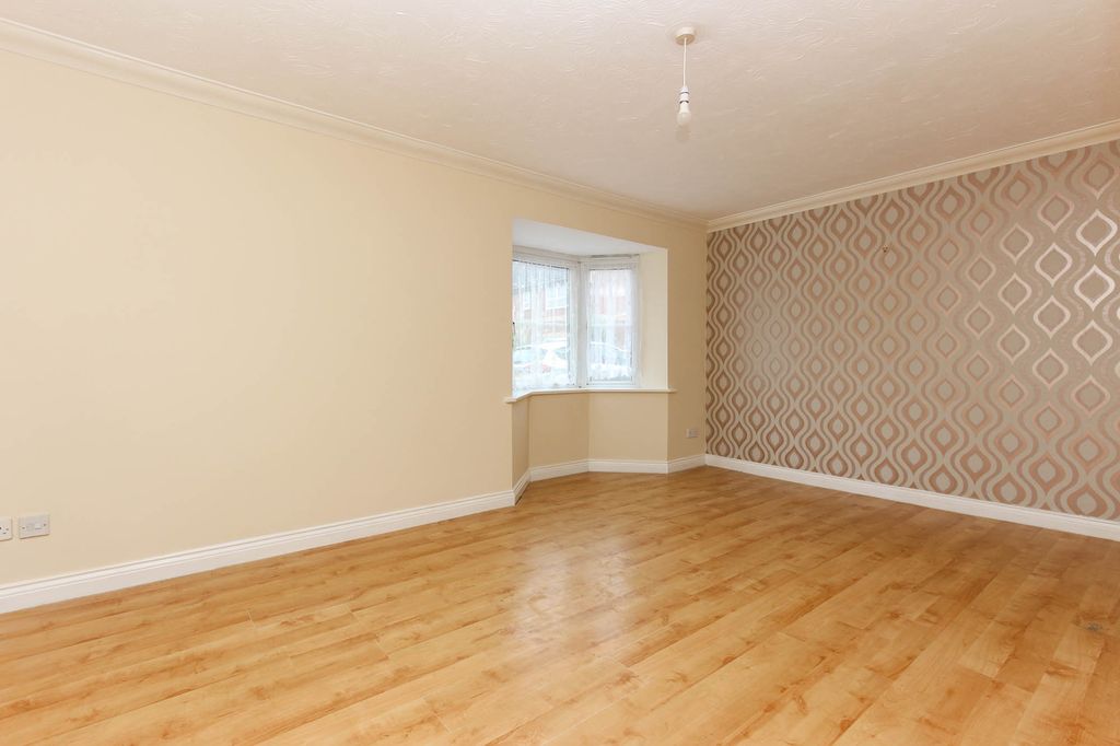 Property photo 2 of 12 Lounge