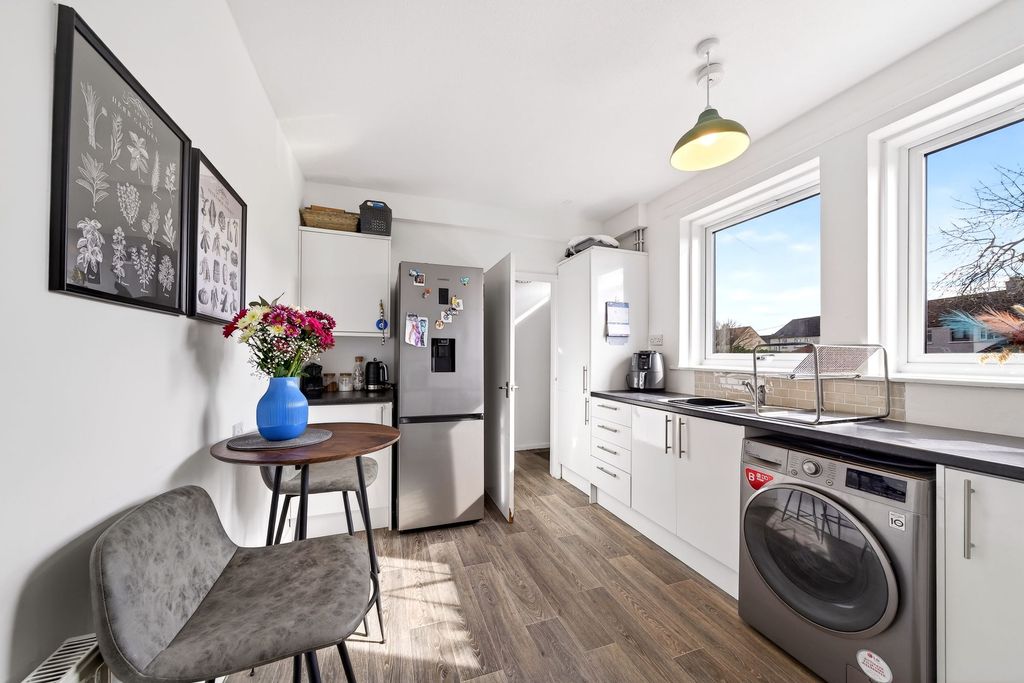 Property photo 3 of 40