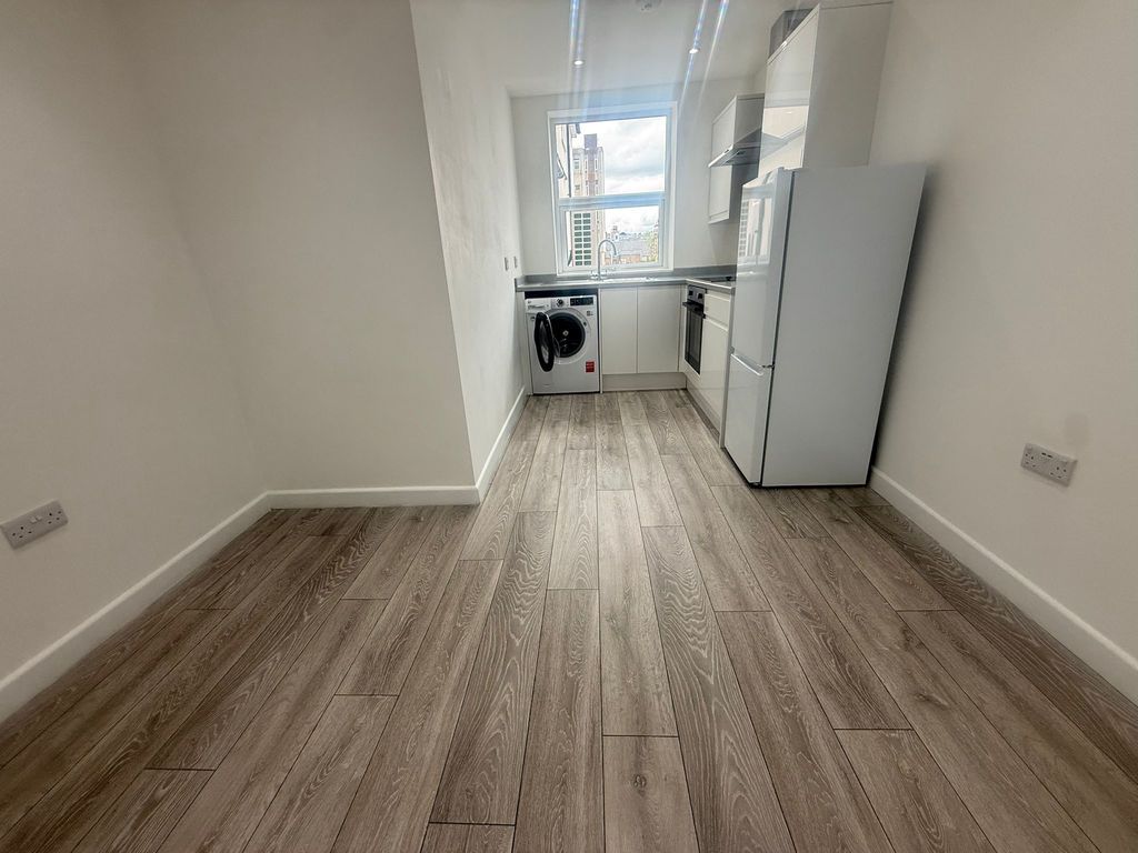 Property photo 2 of 5 Photo 5