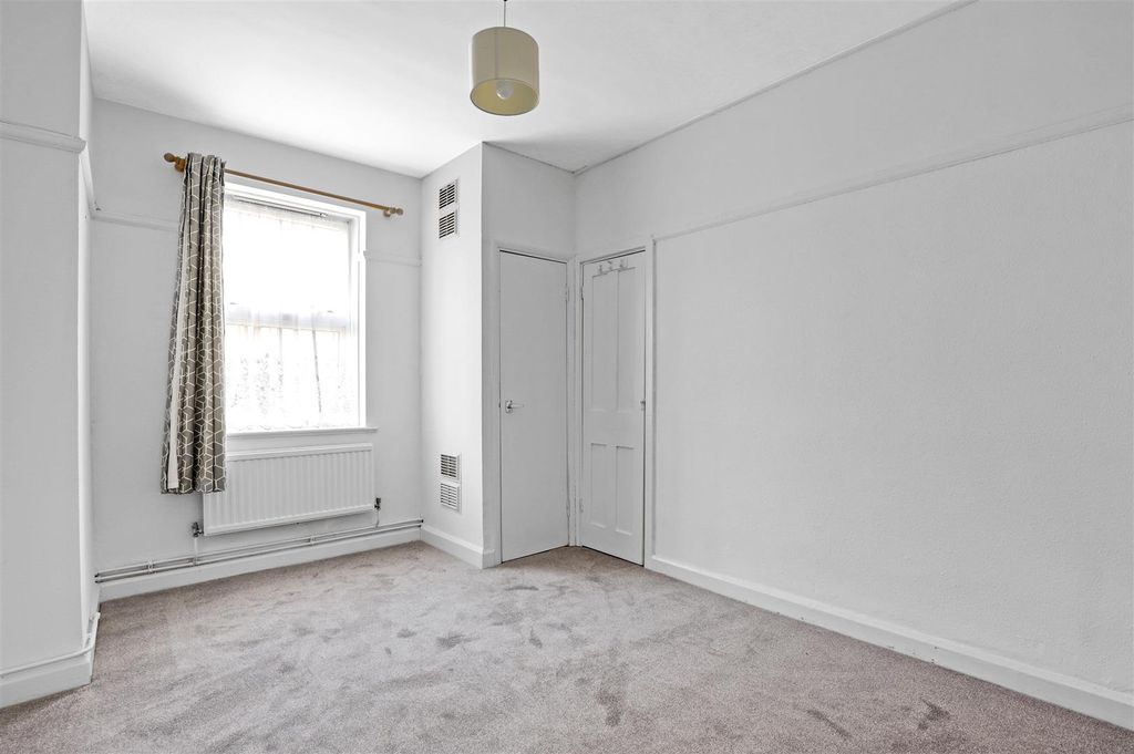 Property photo 3 of 14 03-6994Jhhfi - 3 Heatfield Garden - 8.Jpg