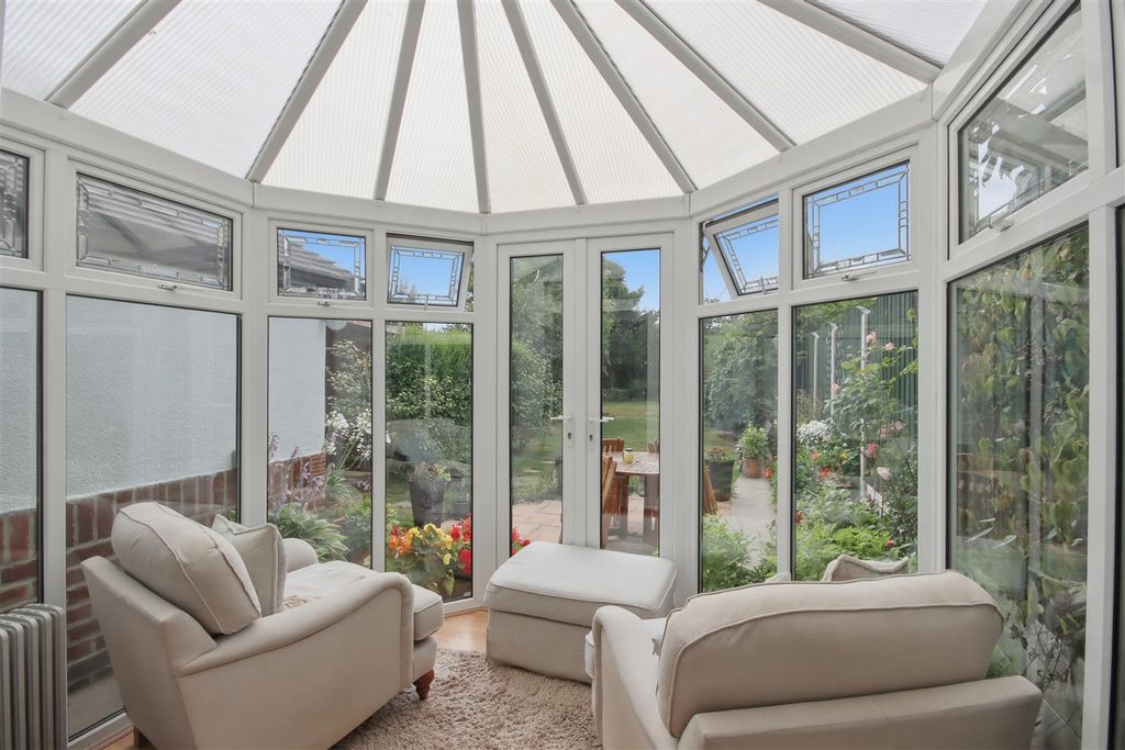 Property photo 3 of 23 Conservatory
