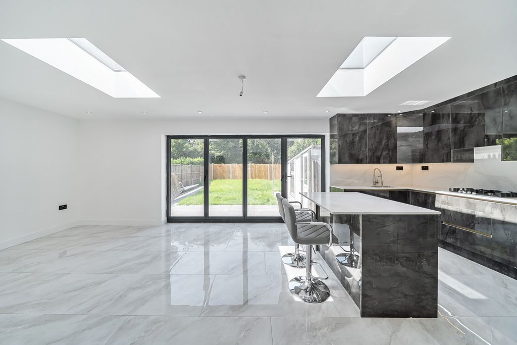 Property photo 3 of 21 1480432-11-6A3Bfc...