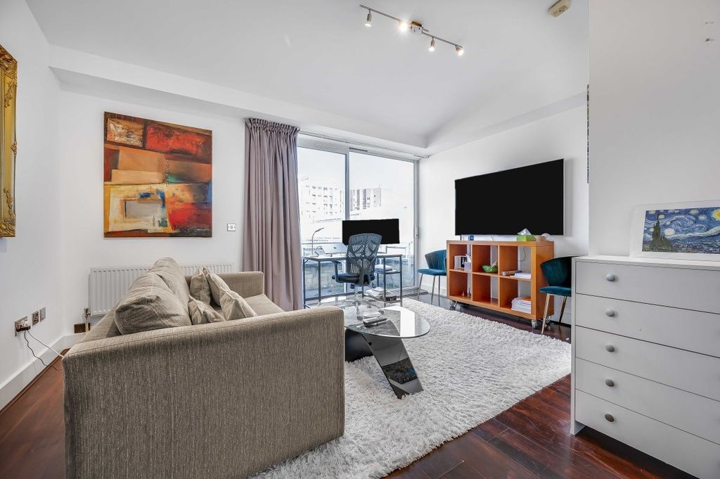 Property photo 3 of 9 Kfh_101_Regents_Cour