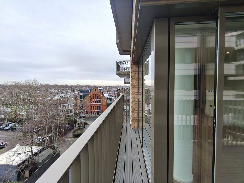 Property photo 2 of 18 Picture No. 21