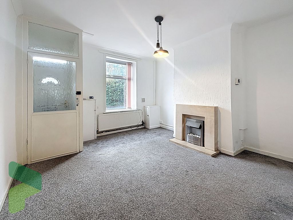 Property photo 1 of 11 Living Room