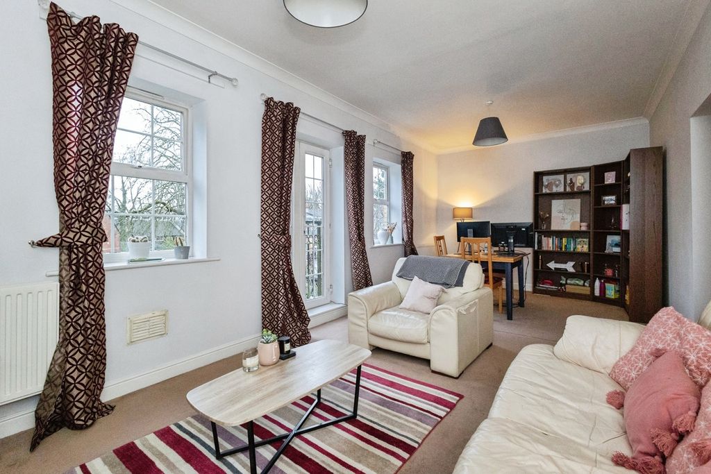 Property photo 2 of 15 Pbox-Img.Jpg