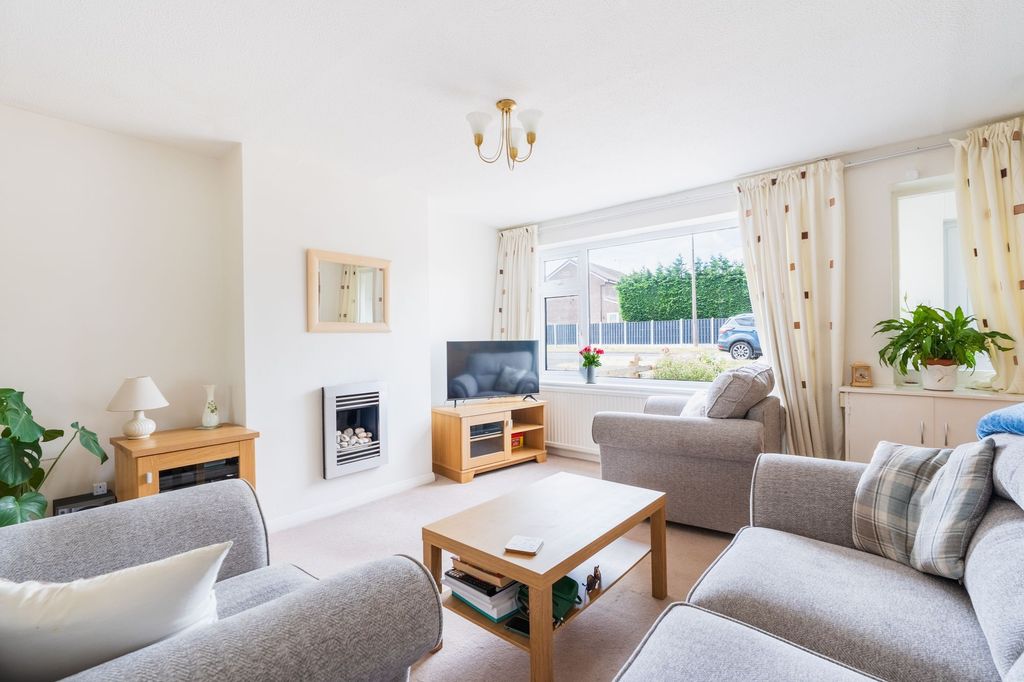 Property photo 2 of 31