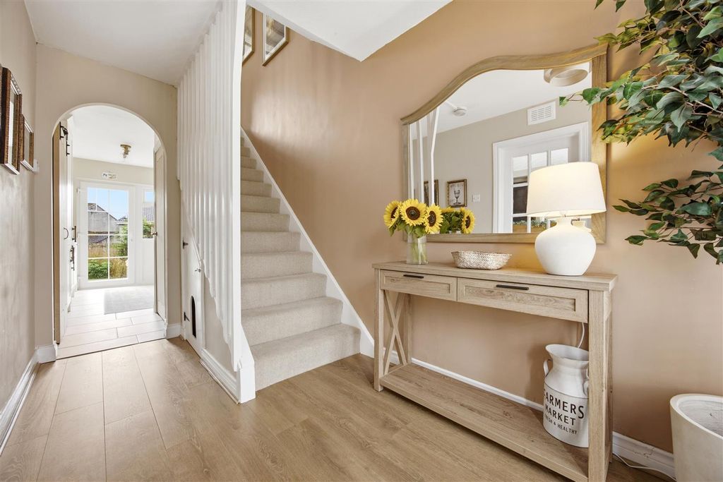 Property photo 2 of 22 06-9_Elmwood_Gardens_Lenzie_006.Jpg