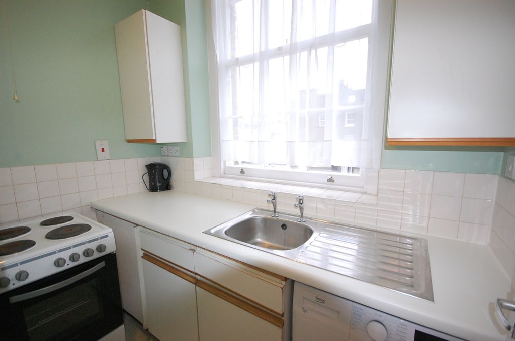 Property photo 3 of 6 Kitchen