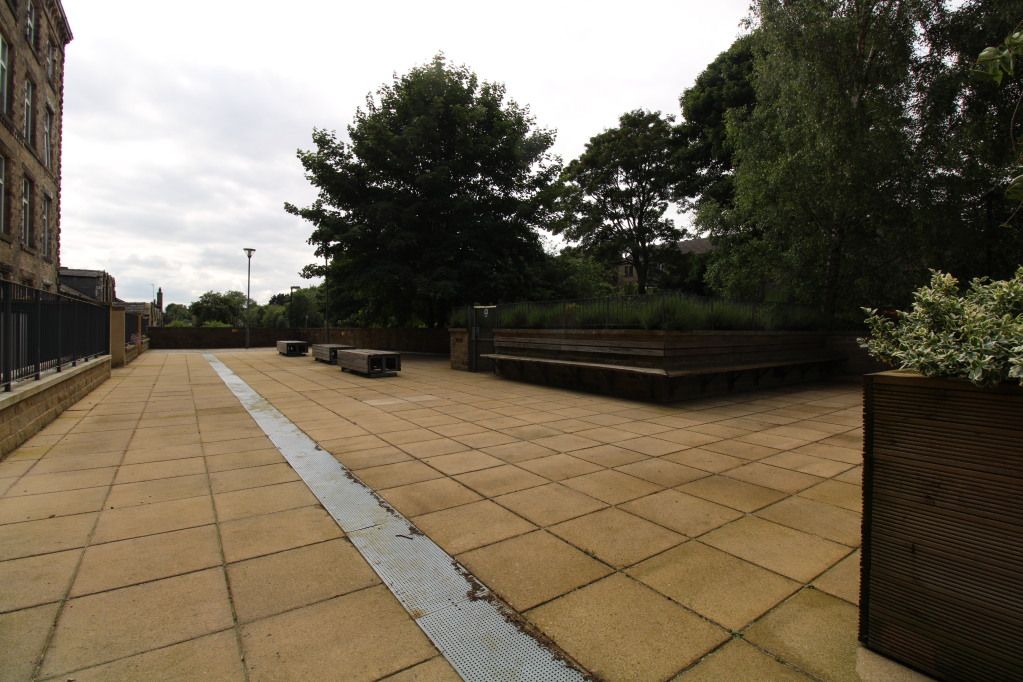 Property photo 3 of 6 Communal Gardens