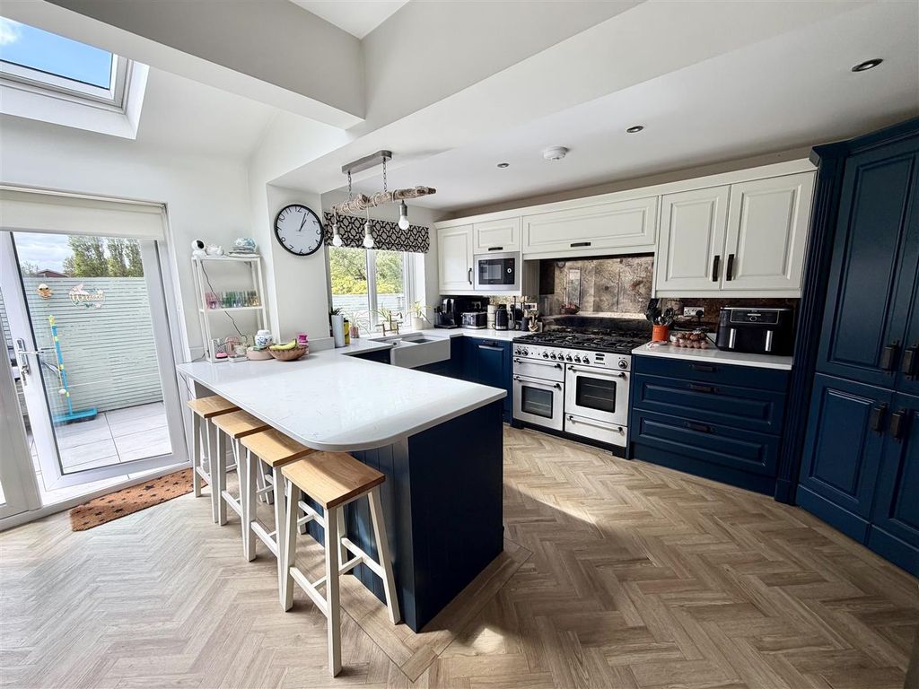 Property photo 2 of 31 Kitchen Diner