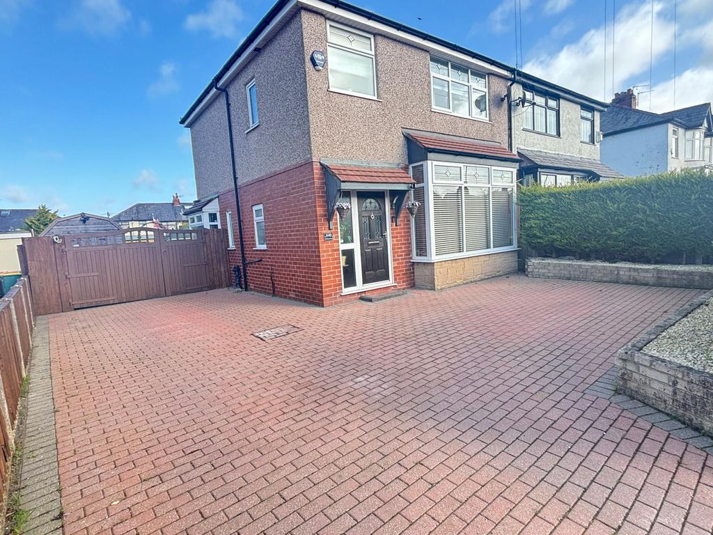 Property photo 1 of 32