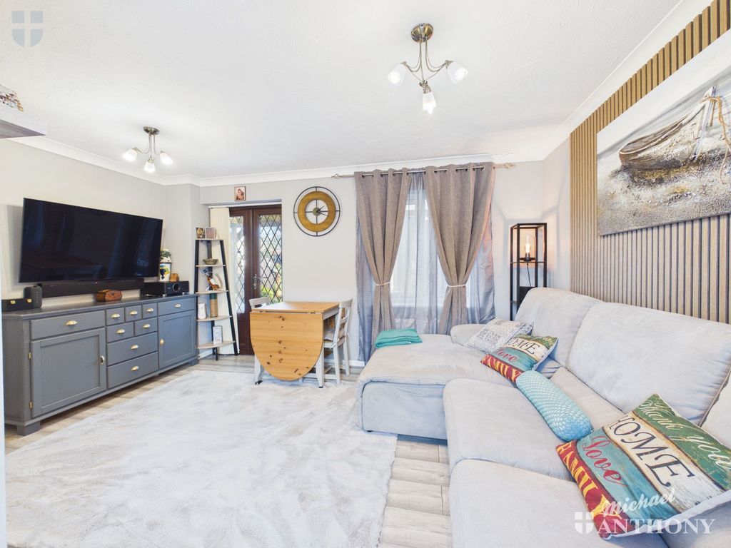 Property photo 2 of 13 Cam03852G0-Pr0576-Still007