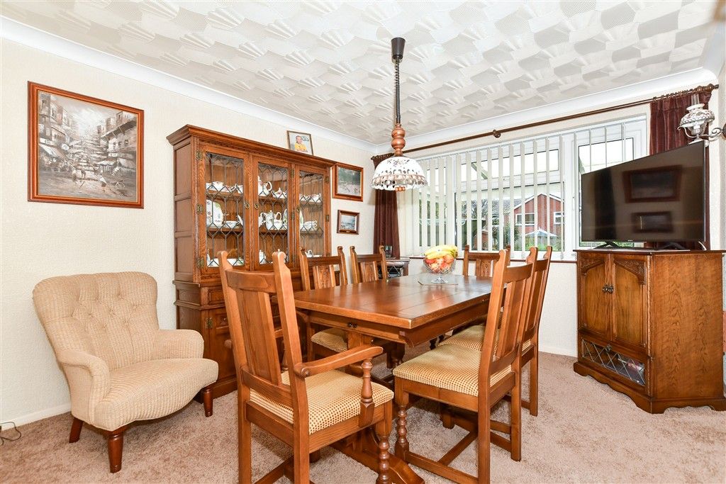 Property photo 1 of 11 Dining Room