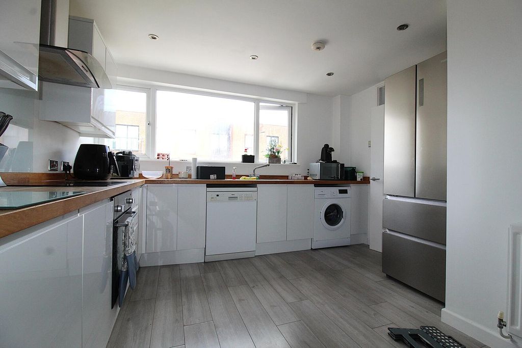 Property photo 2 of 18 Kitchen