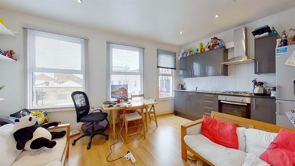 Property photo 3 of 11 Merton-Road-Southfields-Sw18-02182021_200511.Jpg