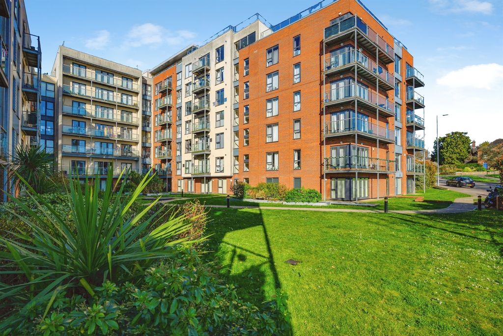 Property photo 1 of 12