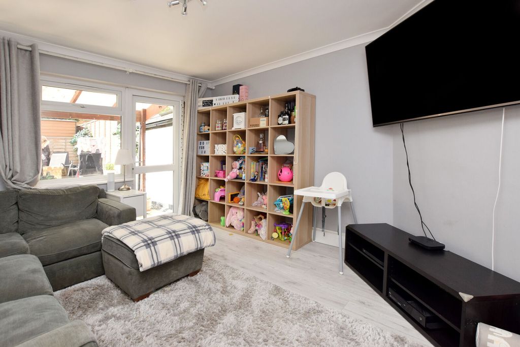 Property photo 2 of 12