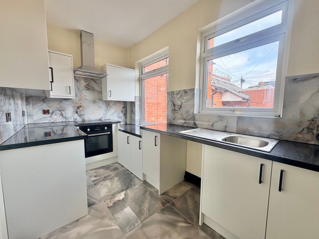 Property photo 2 of 6 Kitchen