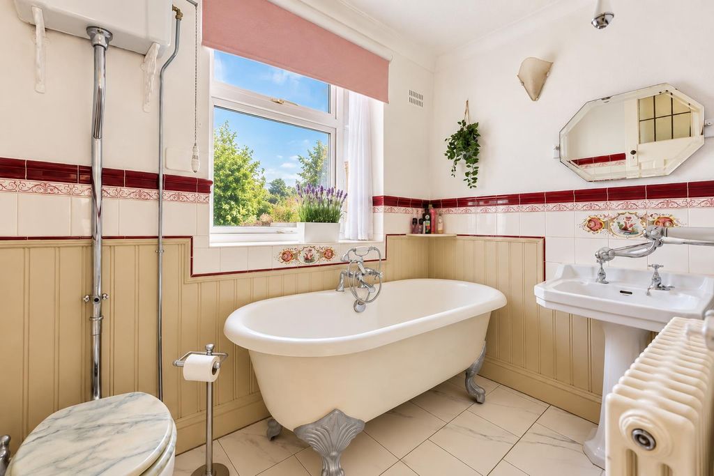 Property photo 2 of 41 1793493337 - 24 Ruskin Road, Sm5 - 43.Jpg