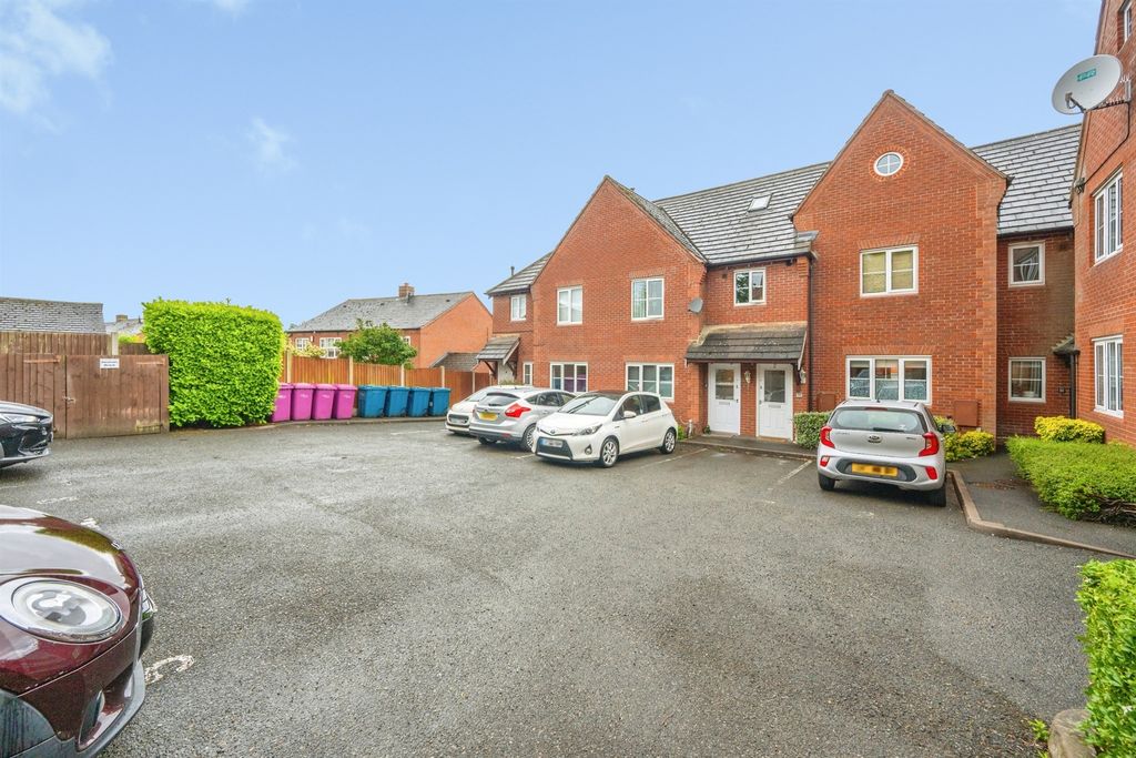 Property photo 2 of 12