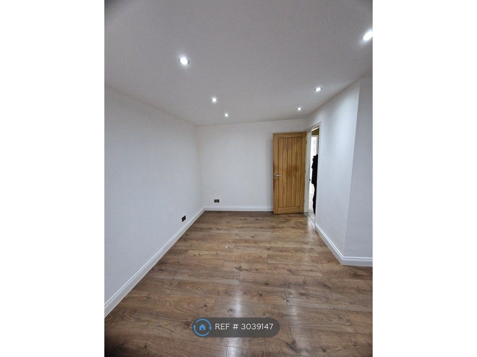 Property photo 3 of 27