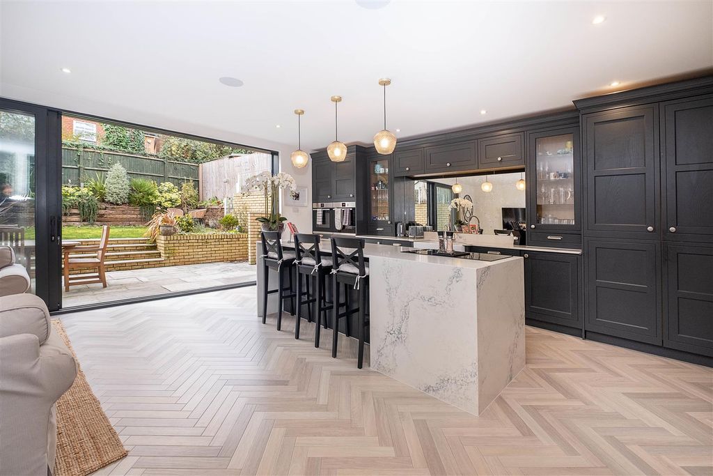 Property photo 1 of 49 13A-Kings-Drive-0039 Copy.Jpg