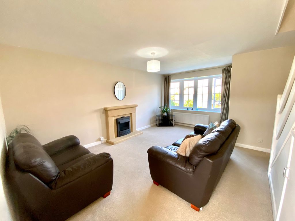 Property photo 3 of 11 Lounge